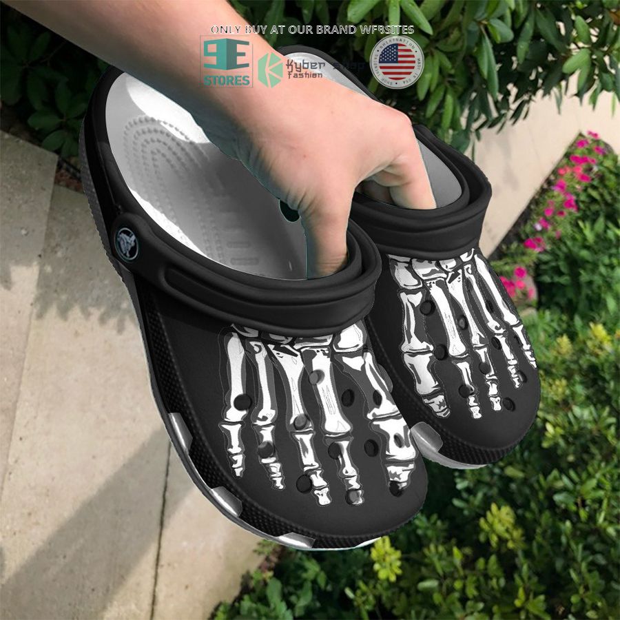 halloween skull skeleton foot black crocs crocband shoes 2 43314