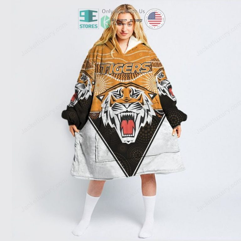 wests tigers sherpa hooded blanket 3 2382