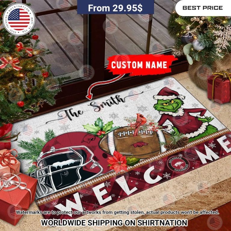 arkansas razorbacks grinch christmas welcome personalized doormat 1 234.jpg