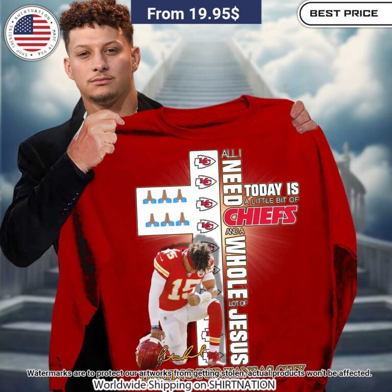 patrick mahomes god praying for kansas city shirt 1 956.jpg